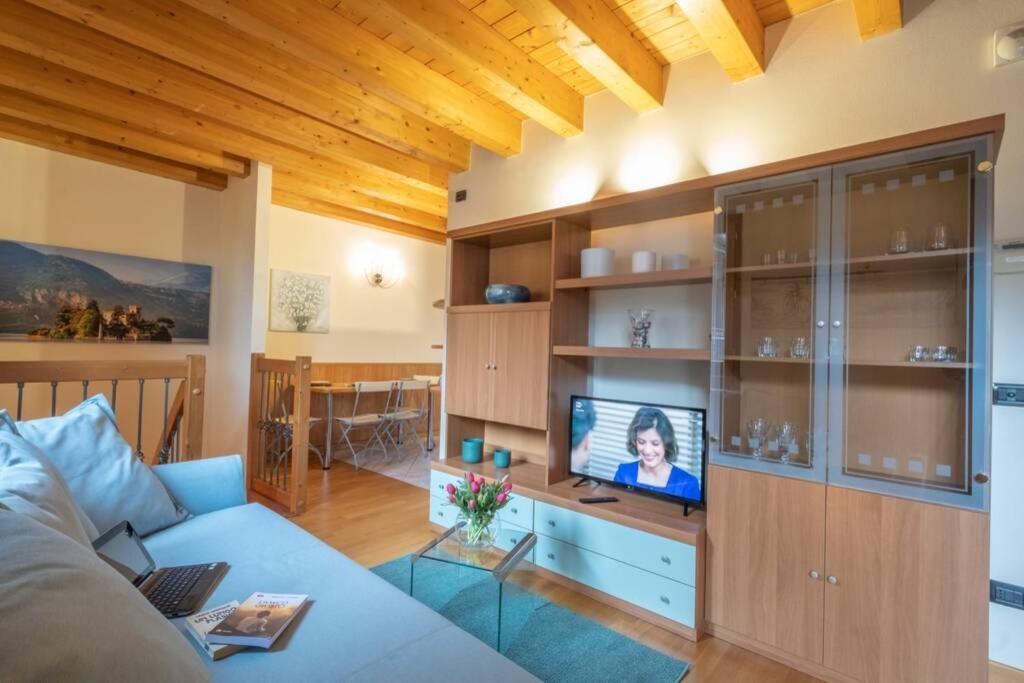 Happy Guest Apartments - Feel The Lake Riva di Solto Esterno foto