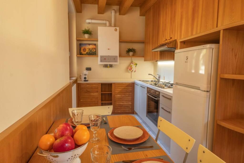 Happy Guest Apartments - Feel The Lake Riva di Solto Esterno foto